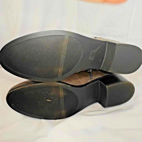 Unisa Women boots size 9 brown zipper excellent condition heel buckle wide calf - Picture 8 of 11